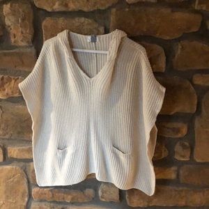 Hooded poncho w/ pockets